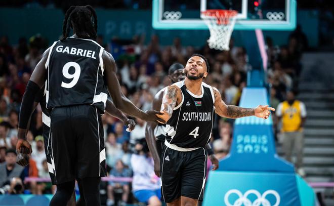 AYX SPORTS-字母哥关键节点绝杀，塞尔维亚队带队取胜！